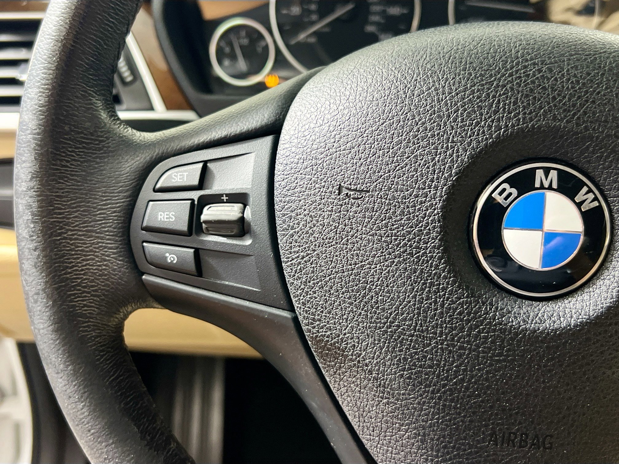 Used 2018 BMW 320i Sedan image 18