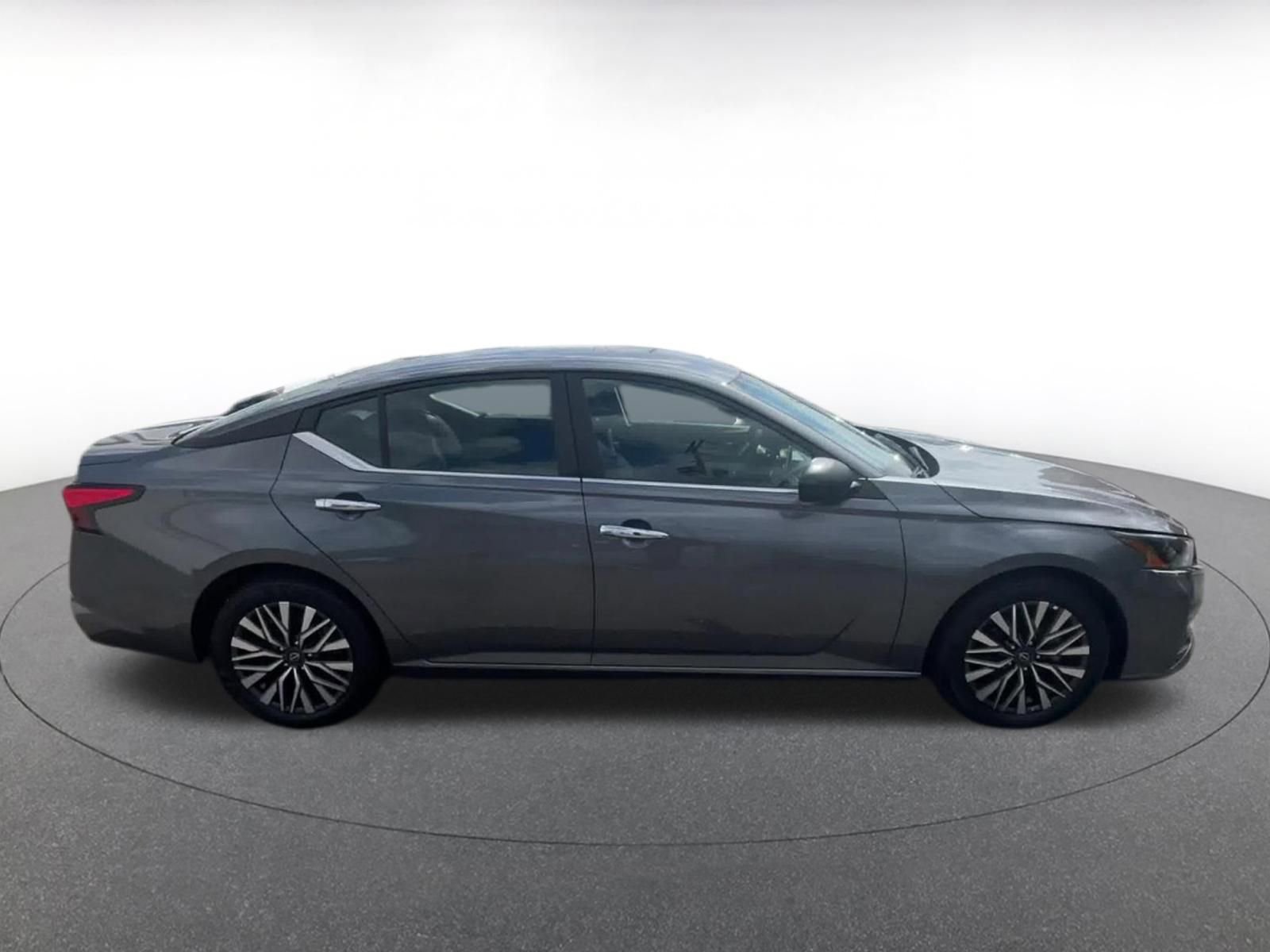 Used 2025 Nissan Altima 2.5 SV FWD image 16