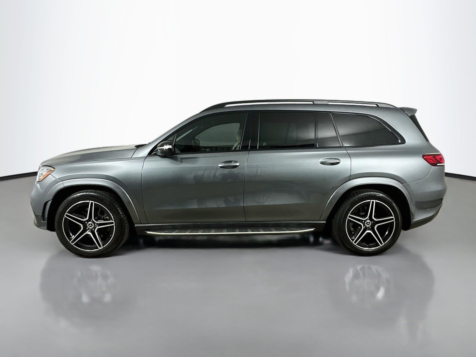 Used 2023 Mercedes-Benz GLS 580 4MATIC image 8
