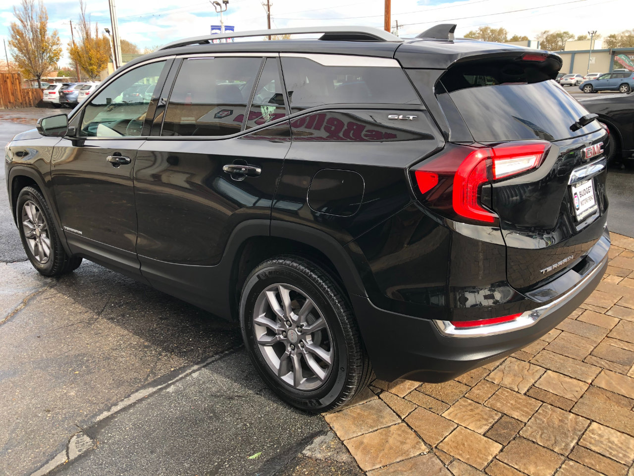 Used 2024 GMC Terrain SLT image 4