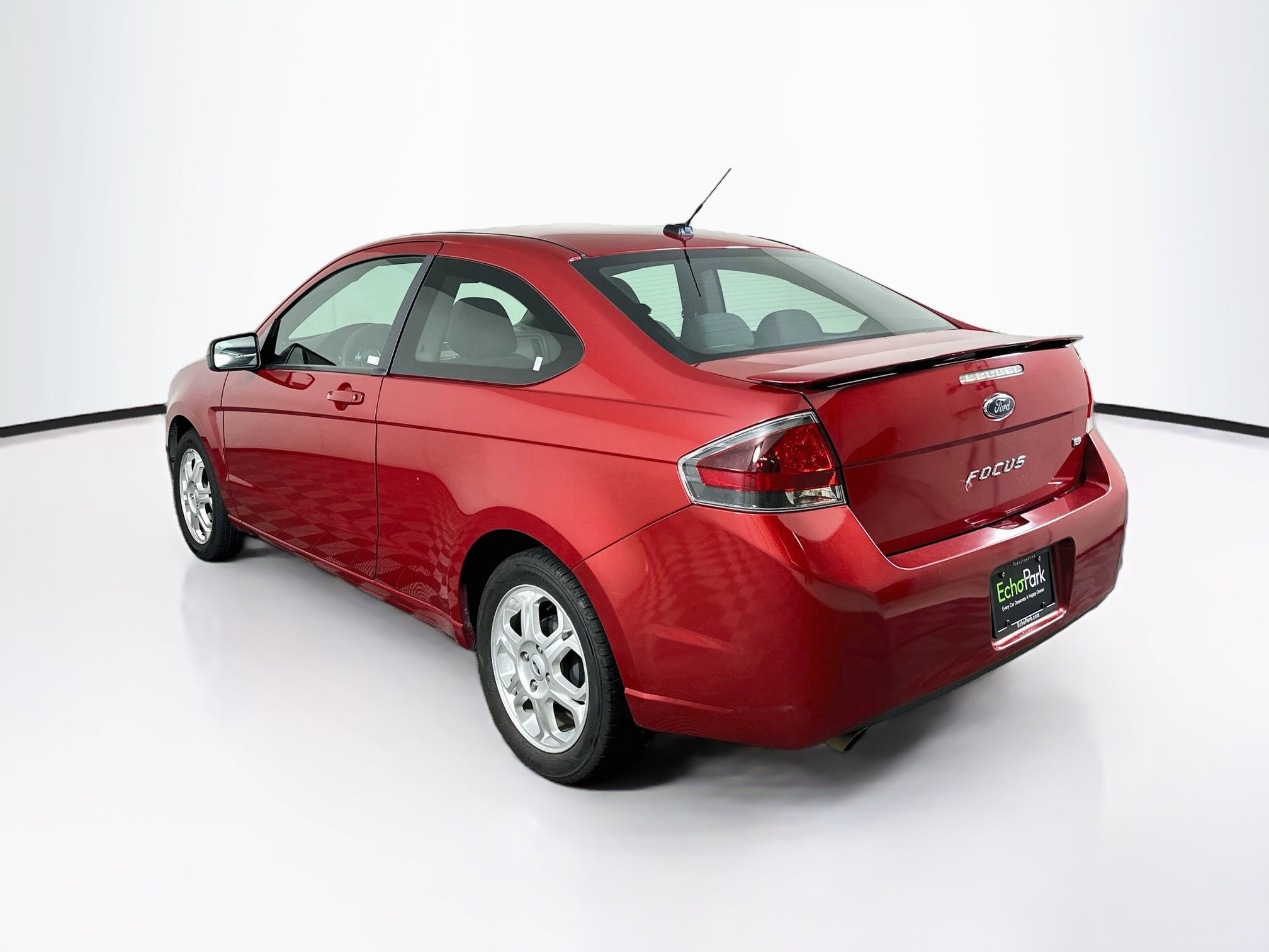Used 2010 Ford Focus SE FWD image 5