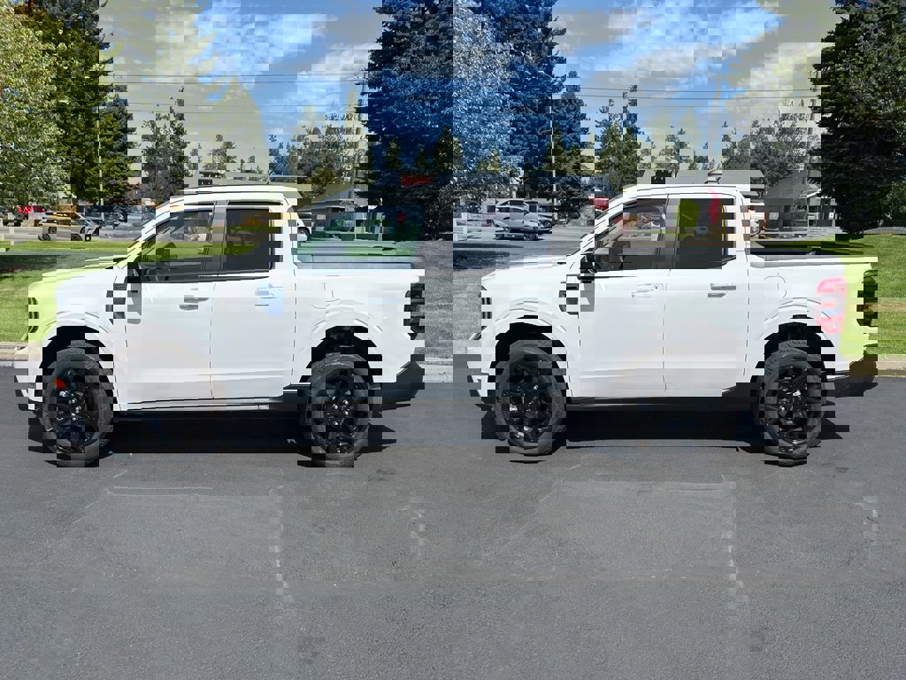 New 2025 Ford Maverick Lariat w/ Black Appearance Package image 4