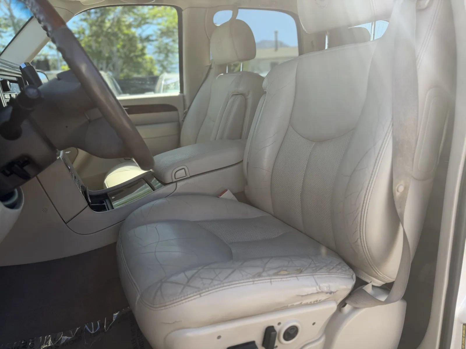 Used 2005 Cadillac Escalade AWD image 14
