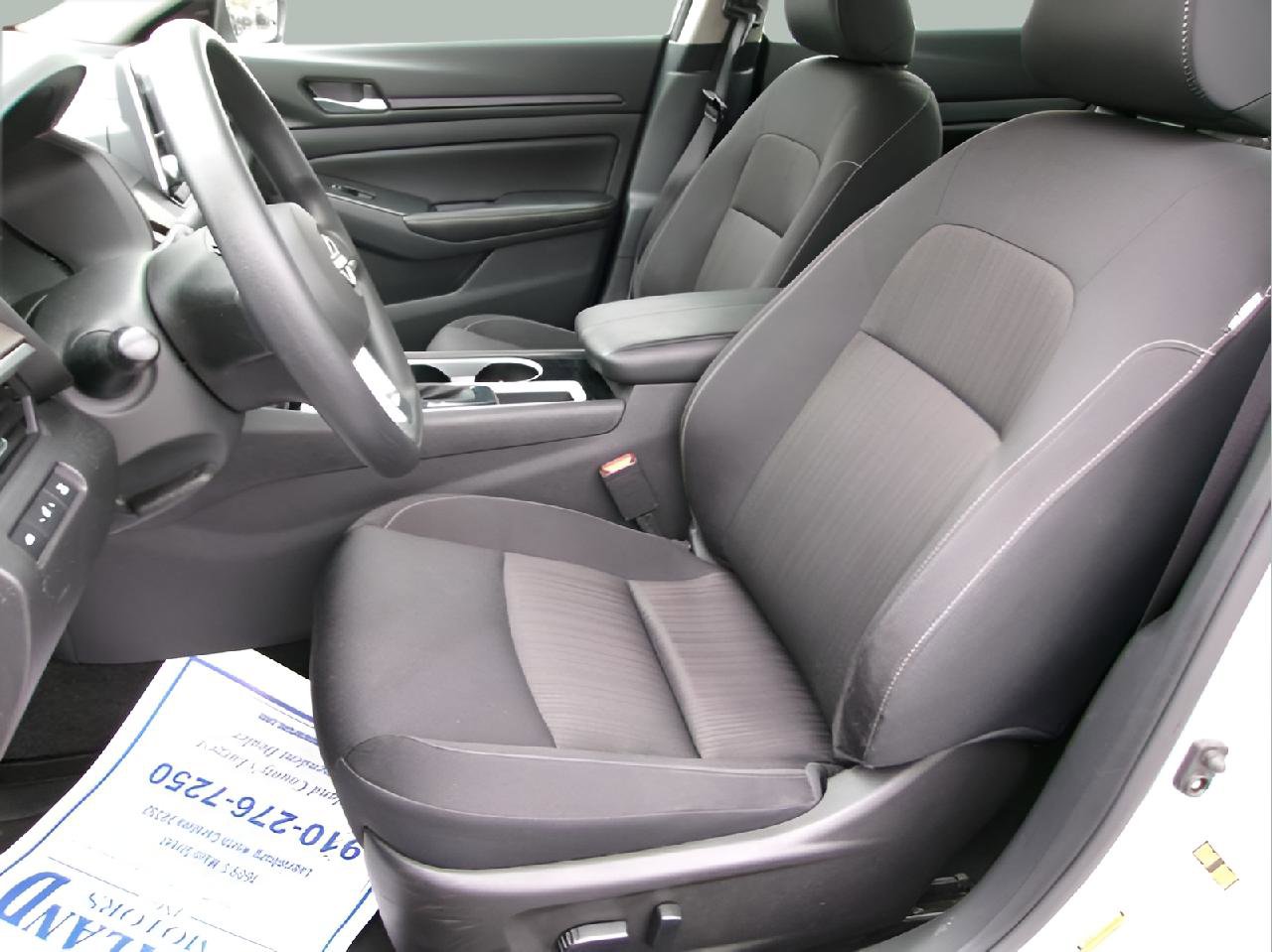 Used 2024 Nissan Altima 2.5 SV FWD image 12