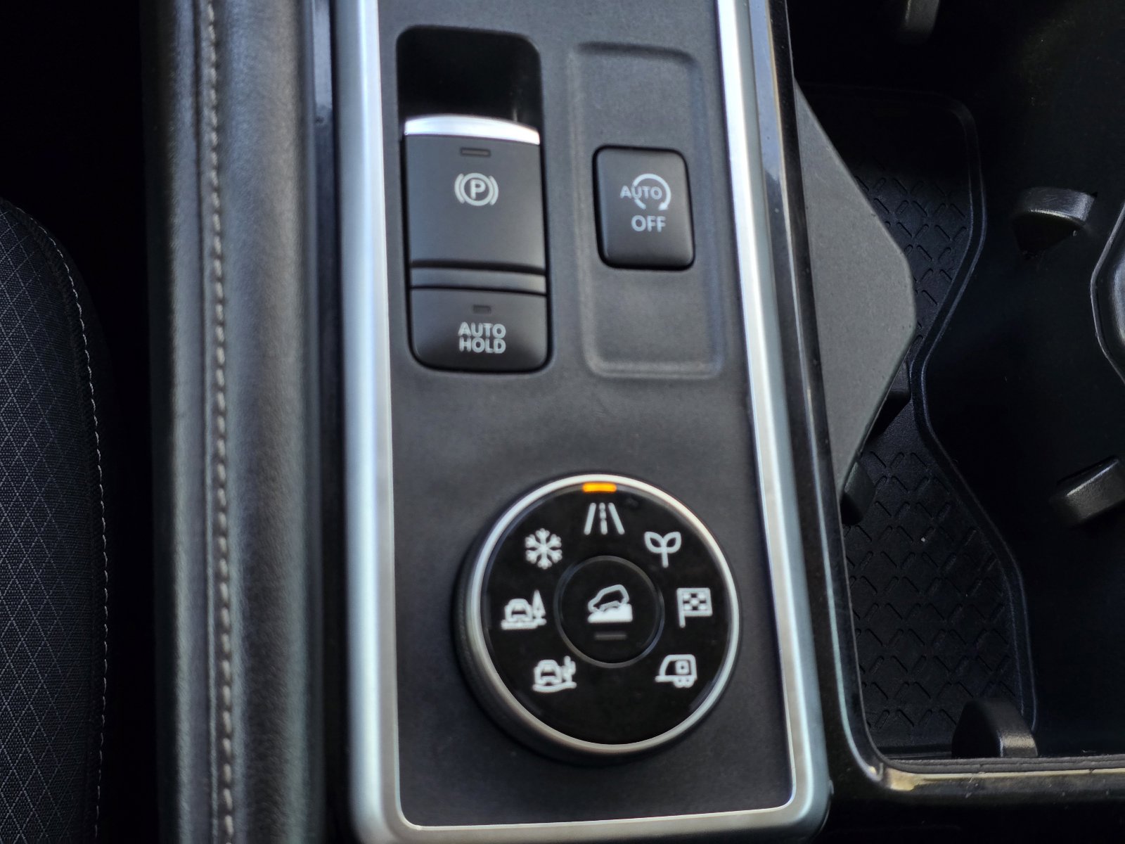 Used 2024 Nissan Pathfinder SV image 21