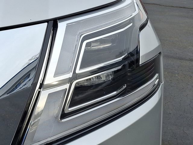 Used 2024 Nissan Armada SL w/ Captain's Chairs Package image 9