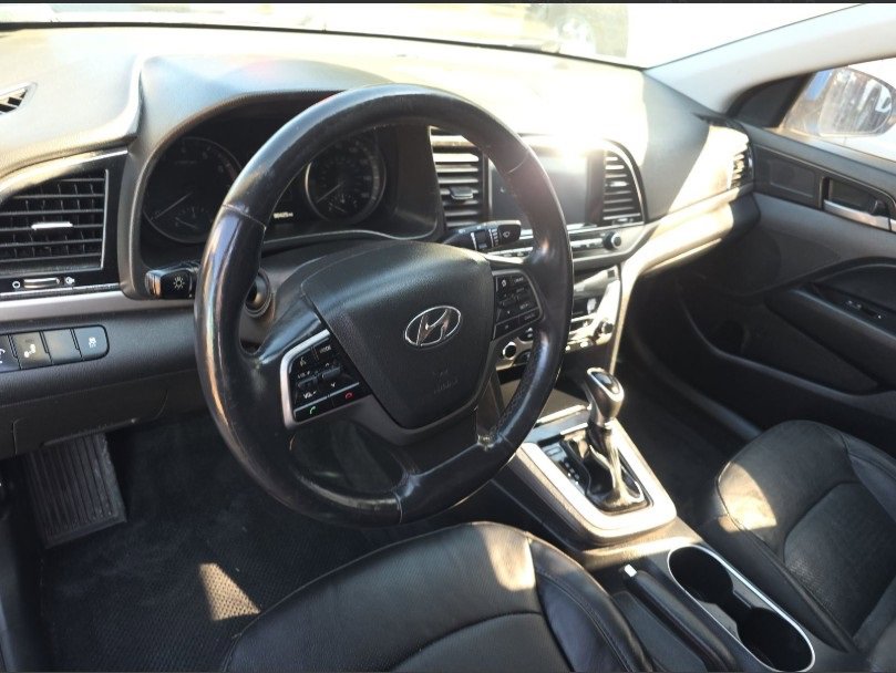 Used 2017 Hyundai Elantra Limited w/ Limited Tech Package 08 image 25