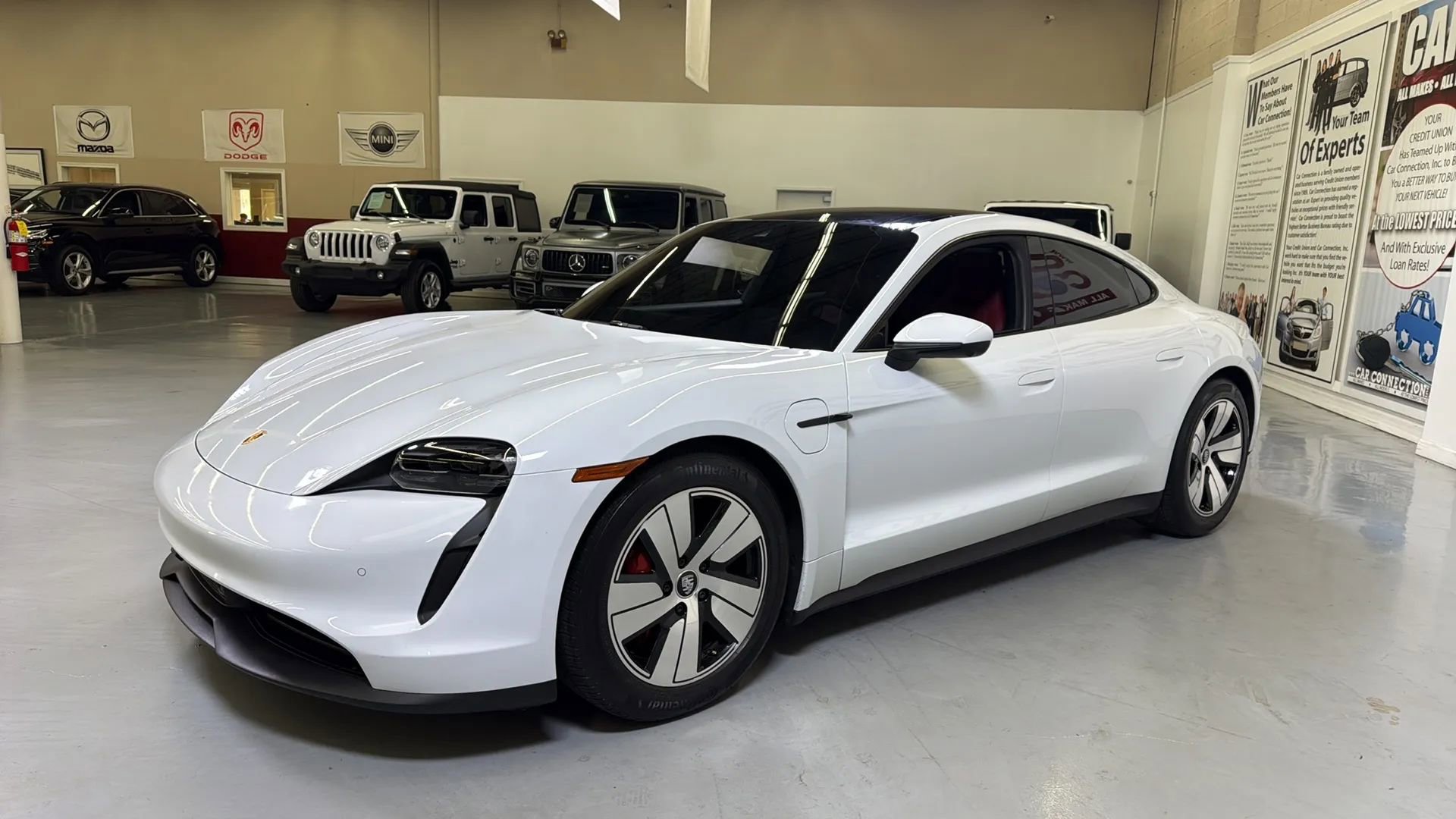 Used 2023 Porsche Taycan image 3