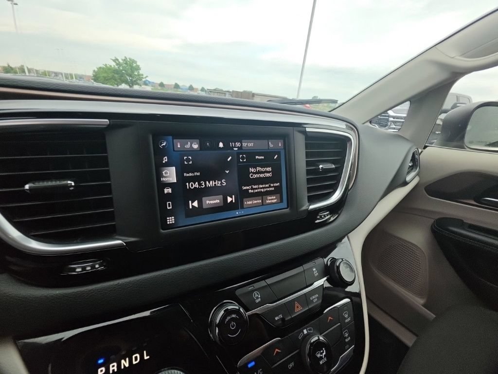 Used 2023 Chrysler Voyager LX FWD image 17