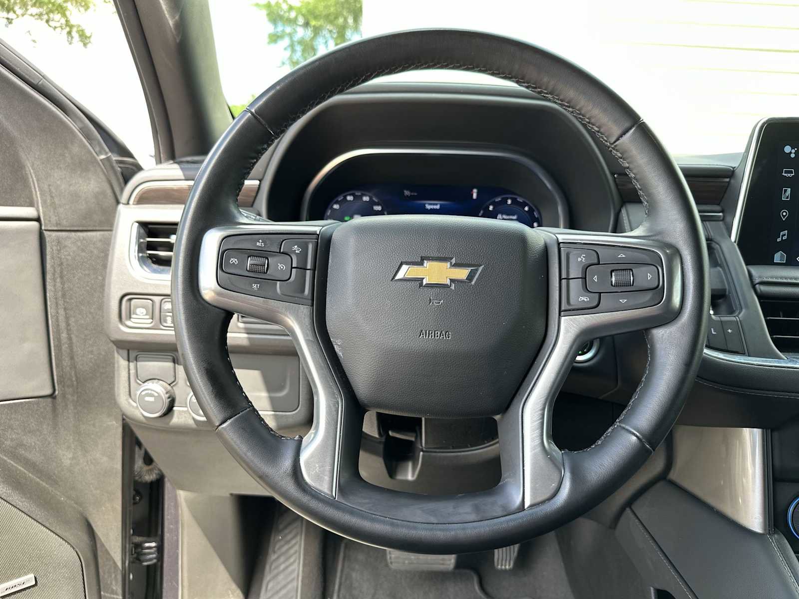 Certified 2024 Chevrolet Suburban LT RWD image 20