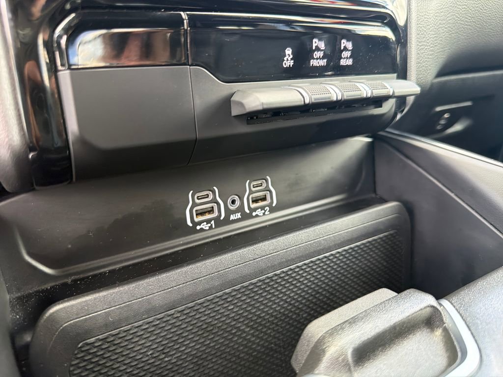 Used 2026 RAM 1500 Laramie AWD/4WD image 32