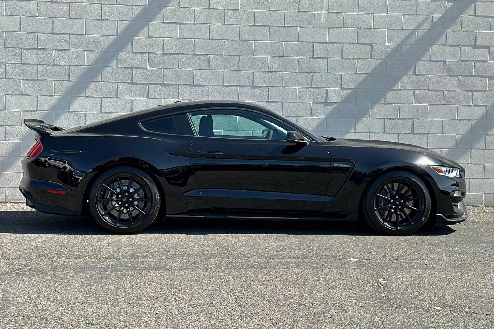 Used 2018 Ford Mustang Shelby GT350 w/ Electronics Package RWD image 3