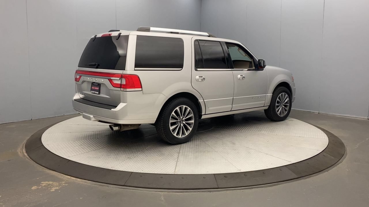 Used 2017 Lincoln Navigator Select AWD/4WD image 5