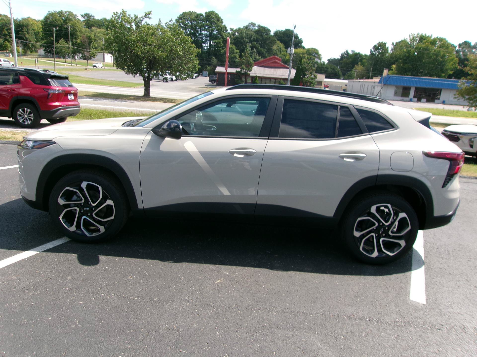 New 2026 Chevrolet Trax RS w/ Sunroof Package FWD image 6