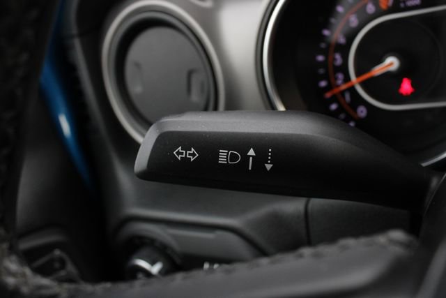 Used 2021 Jeep Gladiator Willys AWD/4WD image 9