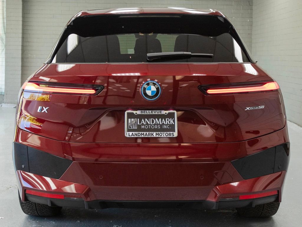 Used 2024 BMW iX xDrive50 w/ Sport Package AWD/4WD image 29