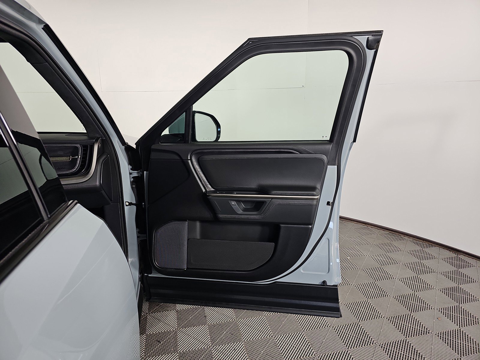 Used 2025 Rivian R1T Adventure image 18