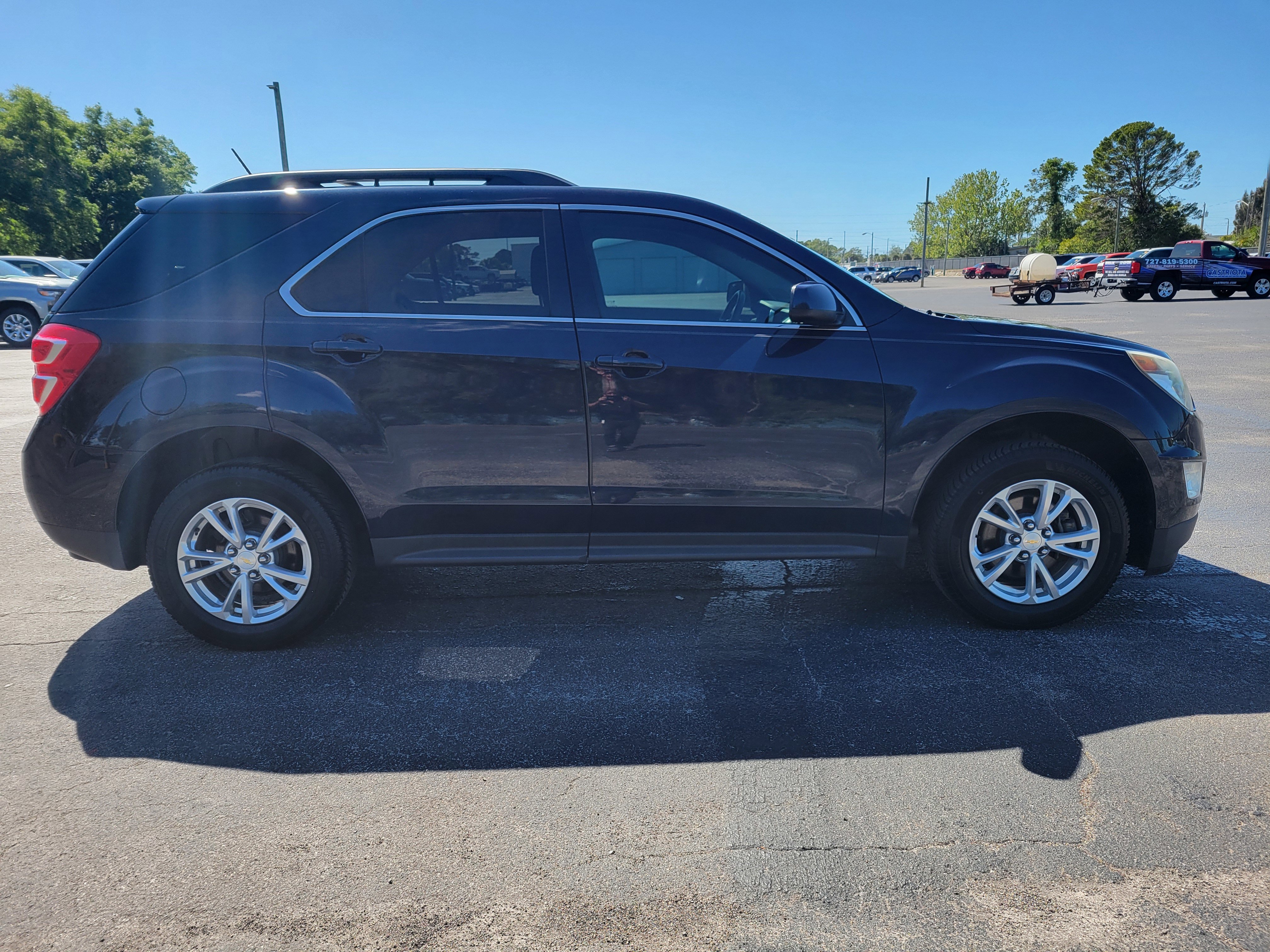 Used 2017 Chevrolet Equinox LT w/ Convenience Package FWD image 4
