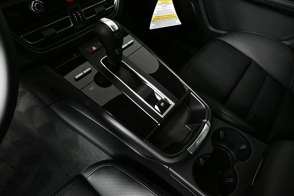 Certified 2026 Porsche Macan image 18