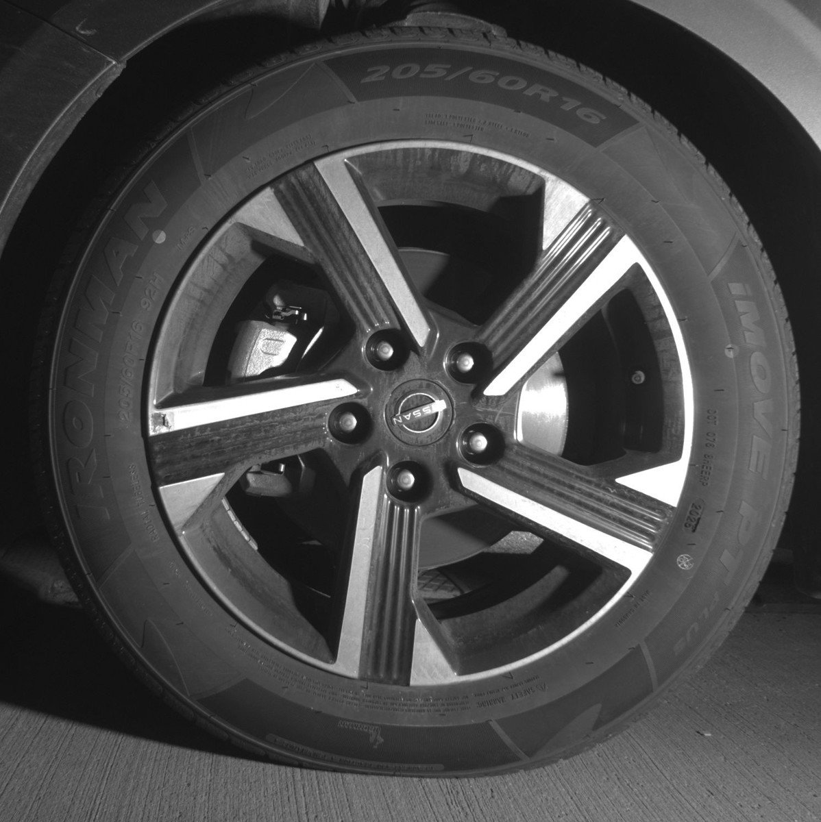 Used 2025 Nissan Sentra SV FWD image 12
