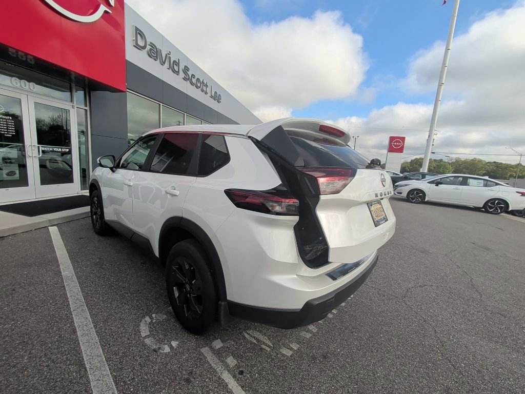 Used 2026 Nissan Rogue SV w/ Cold Weather Package image 5