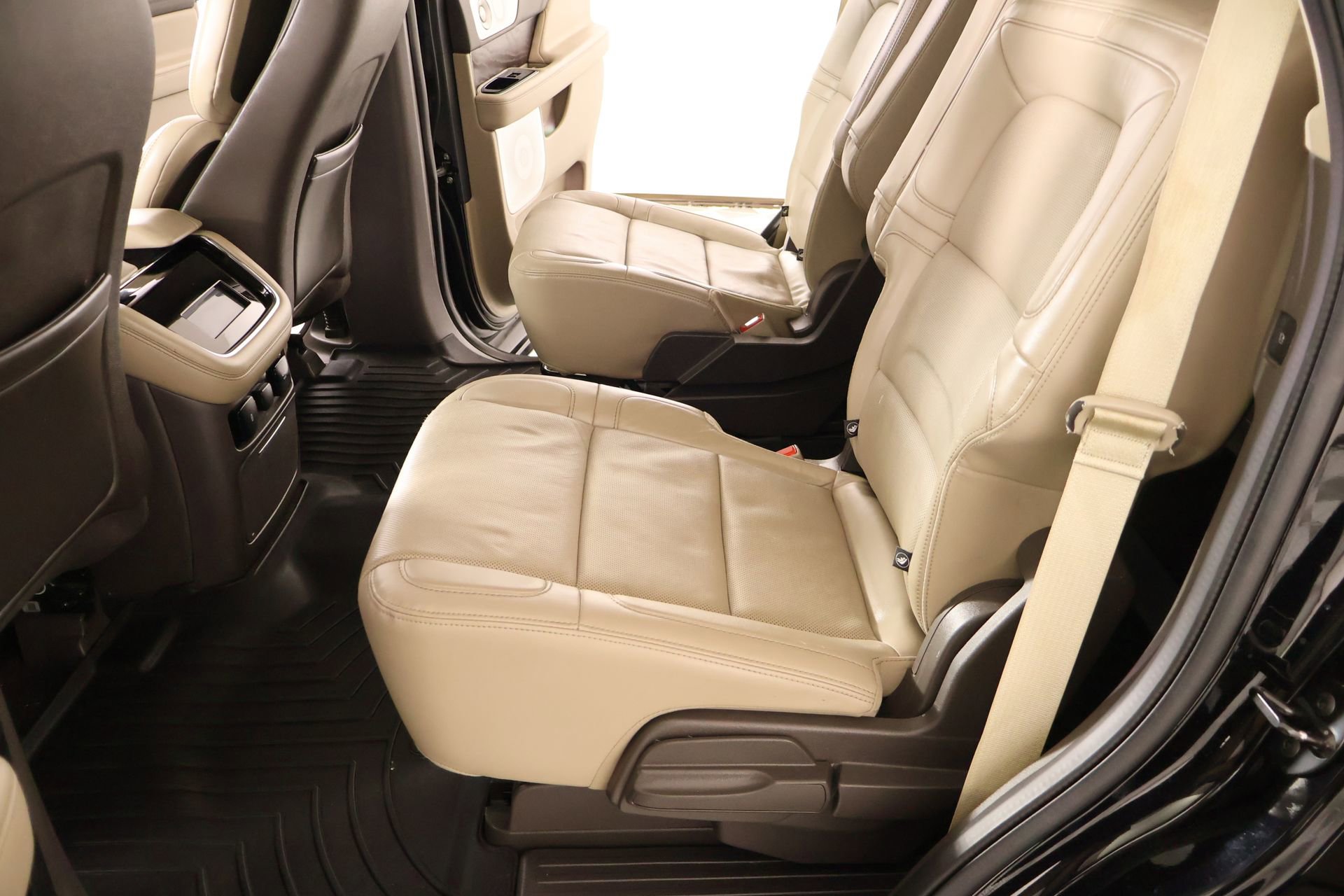 Used 2022 Lincoln Navigator Reserve image 13