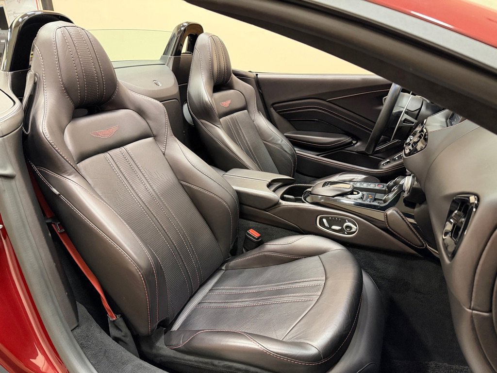 Used 2021 Aston Martin V8 Vantage Roadster image 55