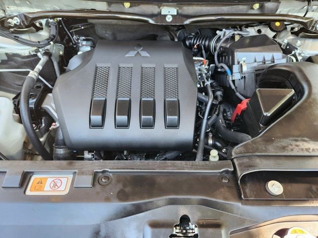 Used 2025 Mitsubishi Eclipse Cross SE image 31