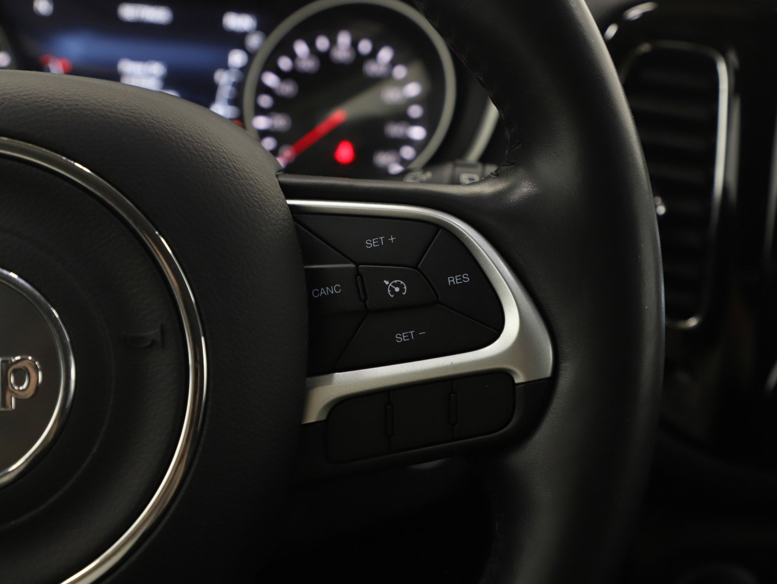 Used 2021 Jeep Compass Latitude image 30