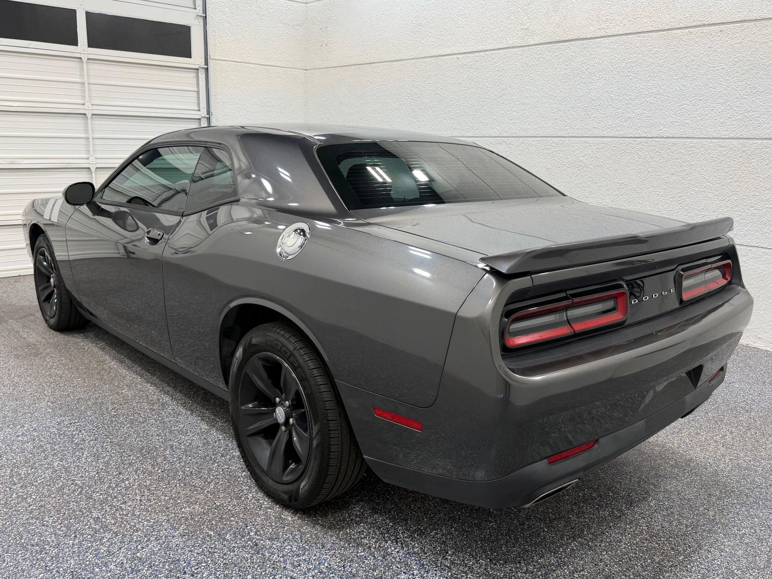 Used 2016 Dodge Challenger SXT RWD image 4