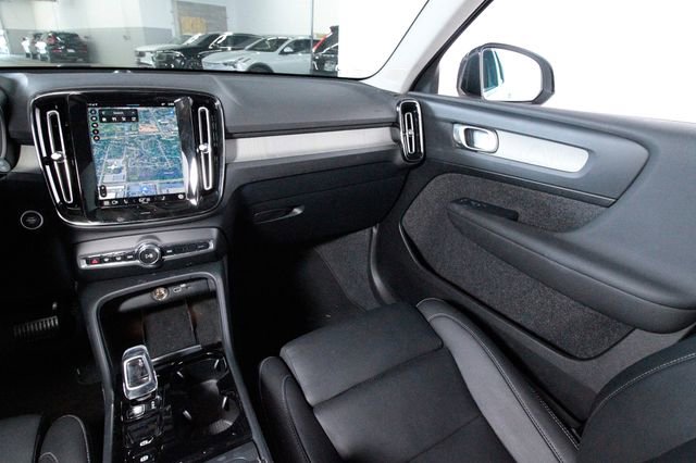 Certified 2025 Volvo XC40 B5 Ultra w/ Protection Package Premier AWD/4WD image 7