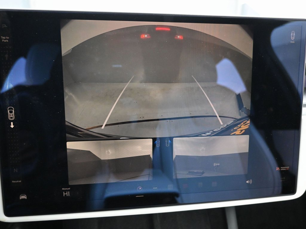 Used 2022 Tesla Model X Plaid image 11