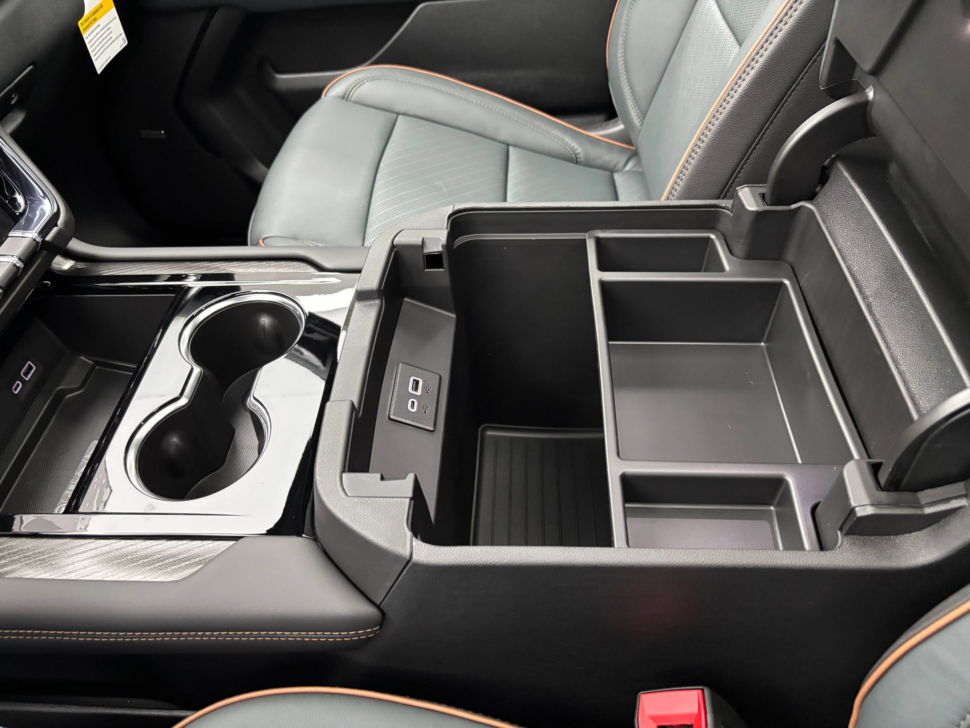 New 2026 GMC Yukon XL AT4 w/ AT4 Preferred Package AWD/4WD image 32