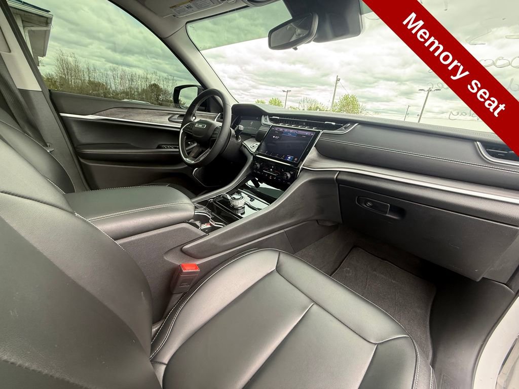 Used 2023 Jeep Grand Cherokee Limited w/ Black Appearance Package AWD/4WD image 48