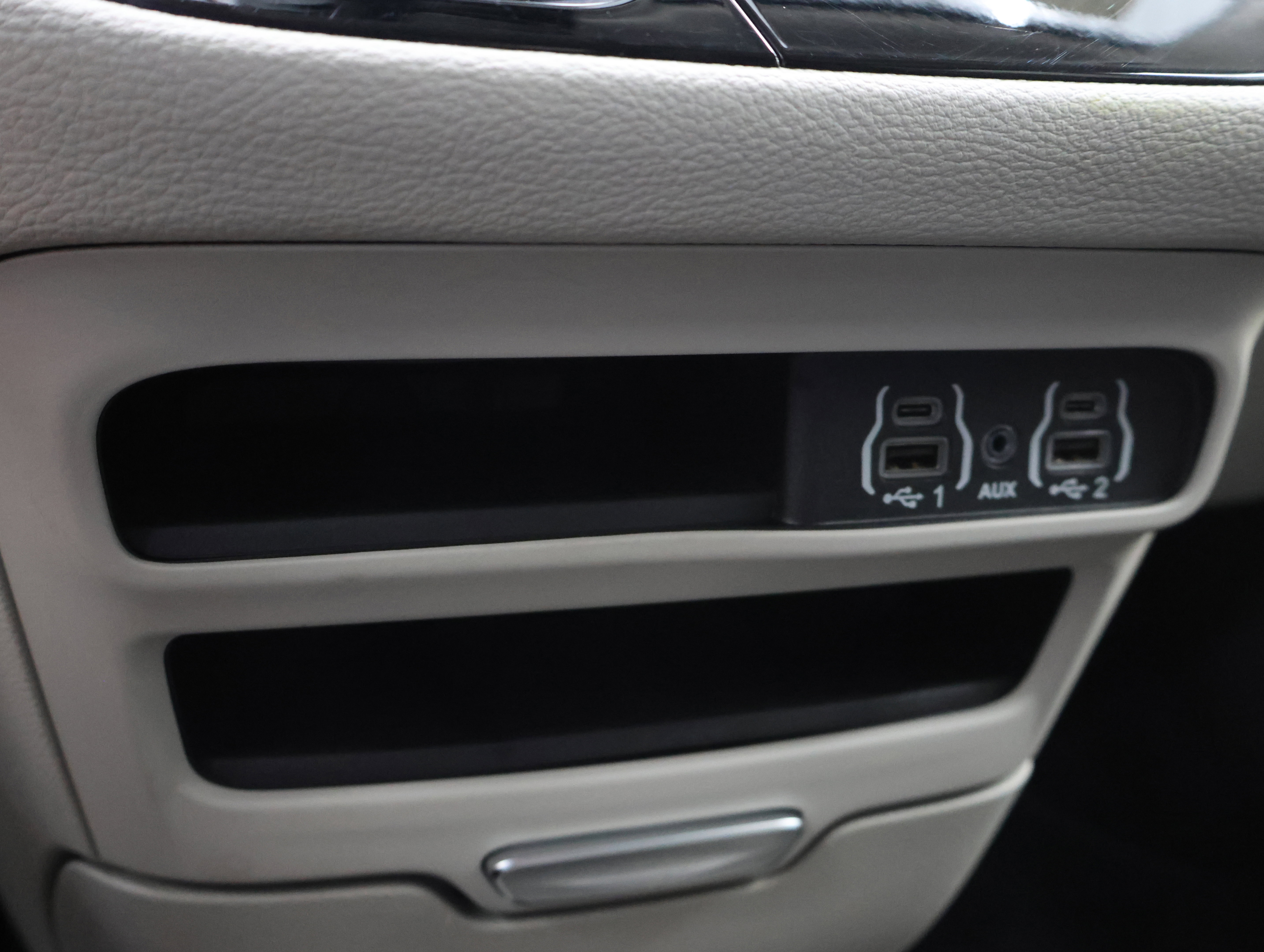 Used 2023 Chrysler Pacifica Touring-L AWD/4WD image 47