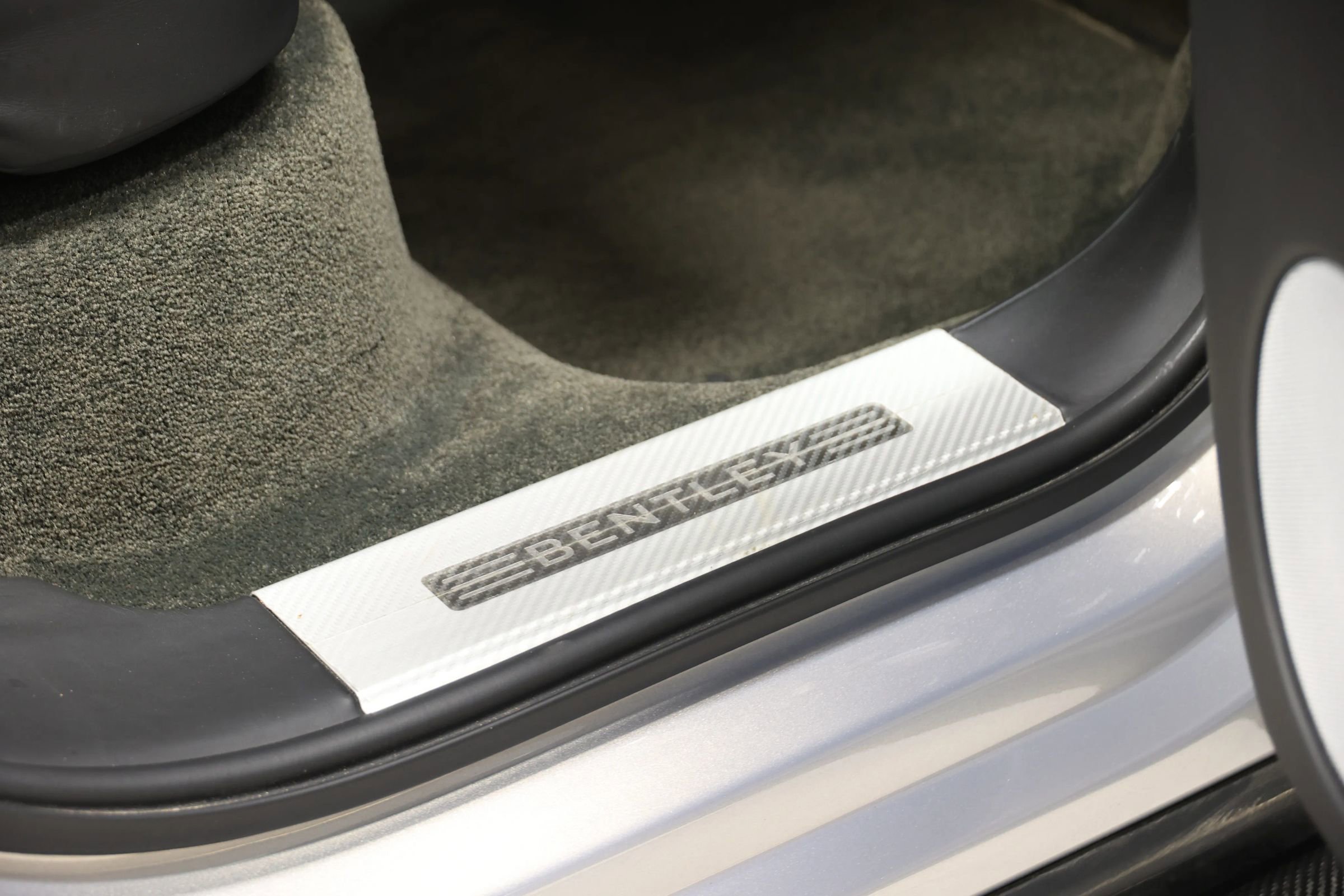 Used 2017 Bentley Bentayga image 84