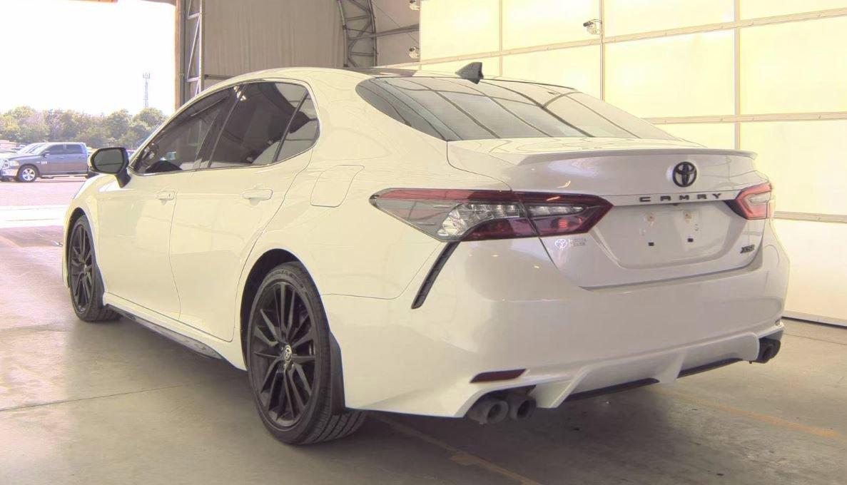 Used 2022 Toyota Camry XSE FWD image 4