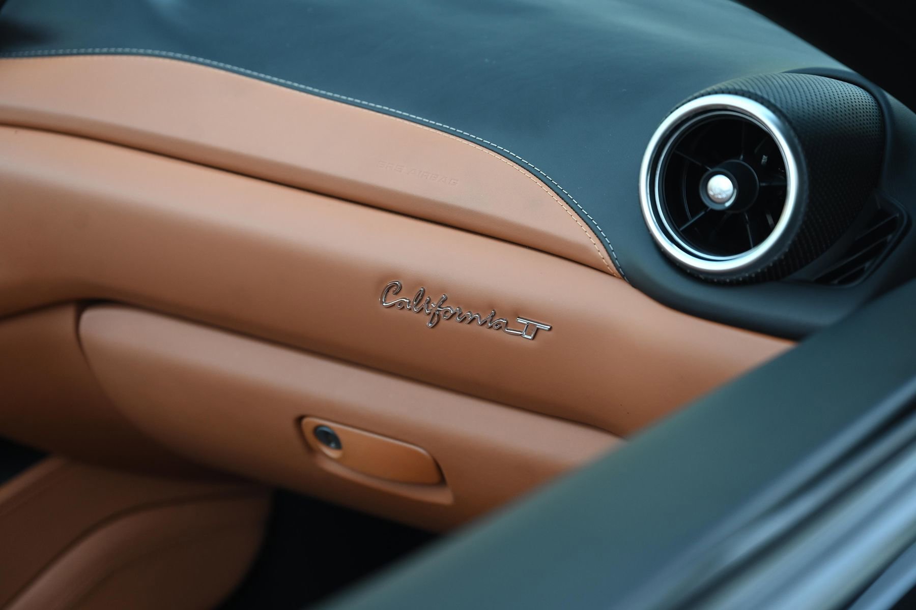 Used 2016 Ferrari California T RWD image 22