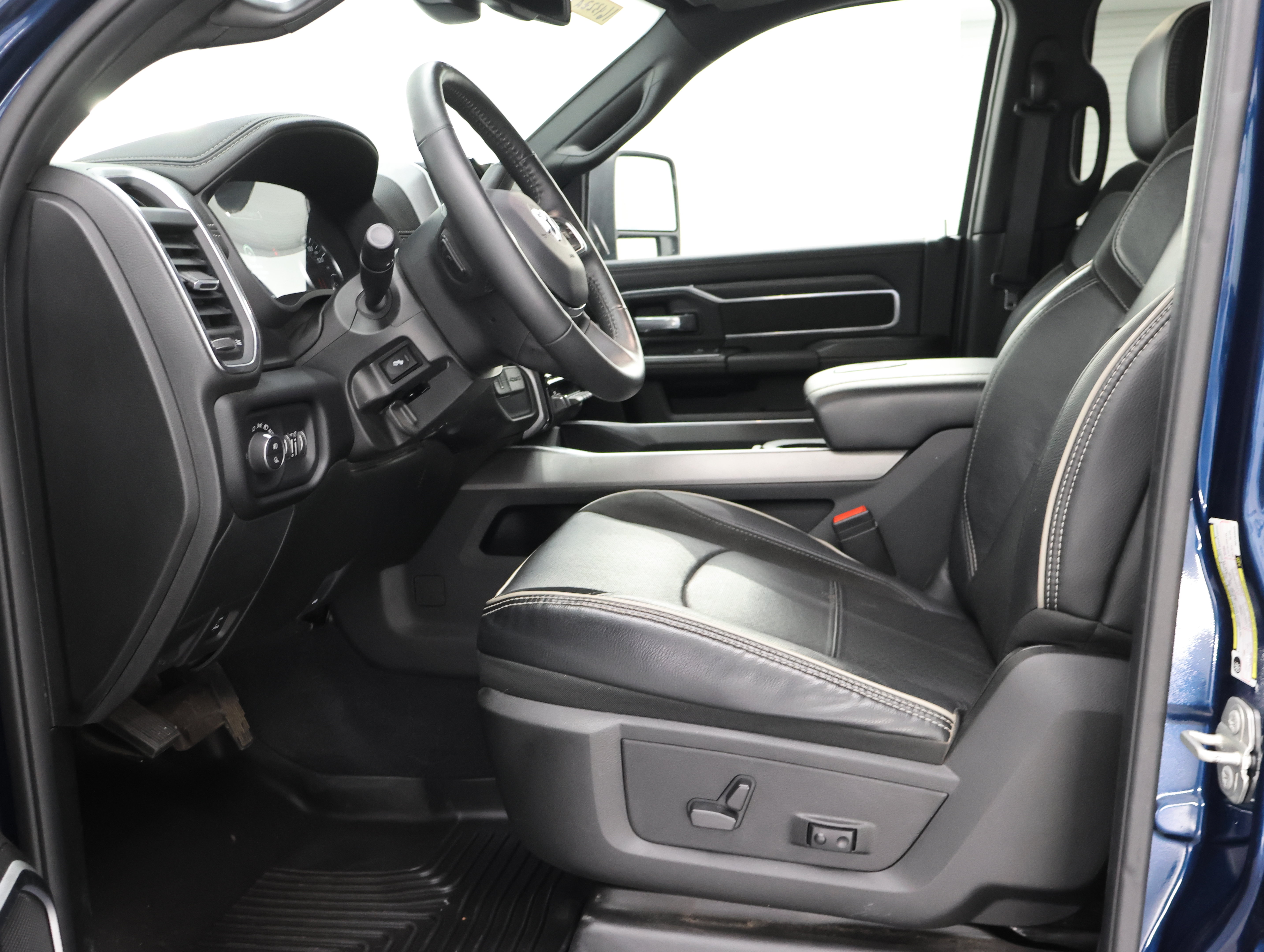 Used 2024 RAM 3500 Laramie w/ Night Edition AWD/4WD image 8
