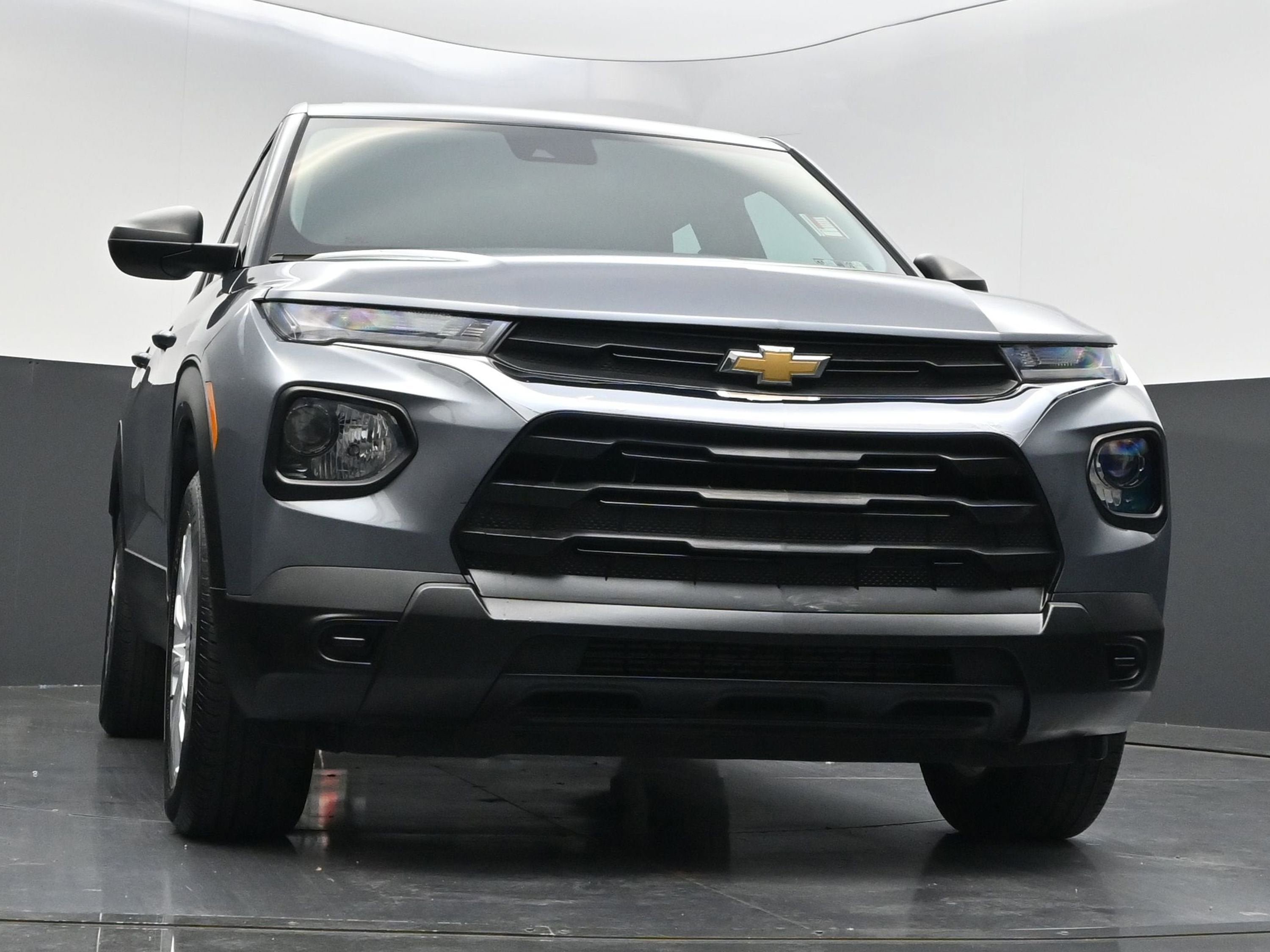 Used 2022 Chevrolet TrailBlazer LS w/ LPO, Blackout Package AWD/4WD image 32