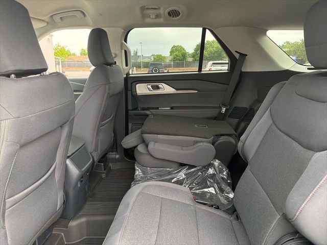 Used 2026 Ford Explorer Active AWD/4WD image 9