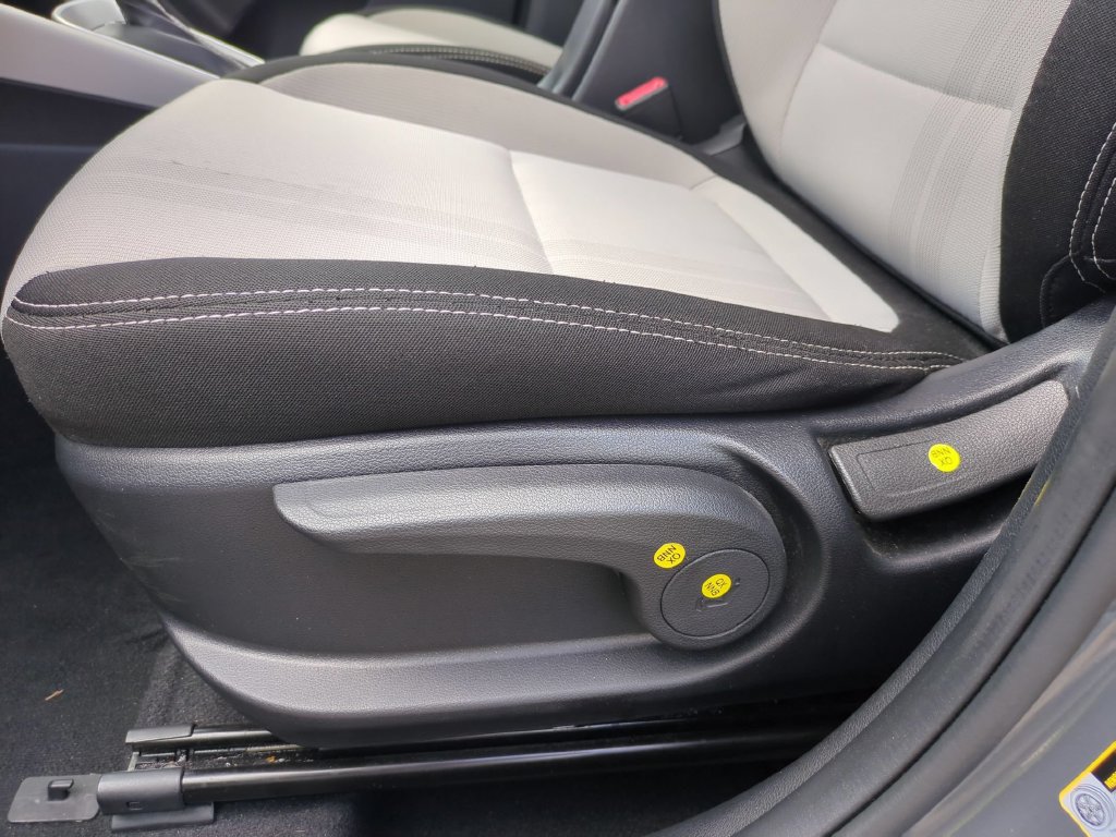 Used 2025 Hyundai Venue SEL FWD image 14
