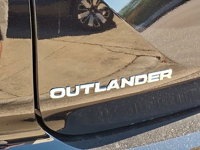 New 2025 Mitsubishi Outlander SE image 15