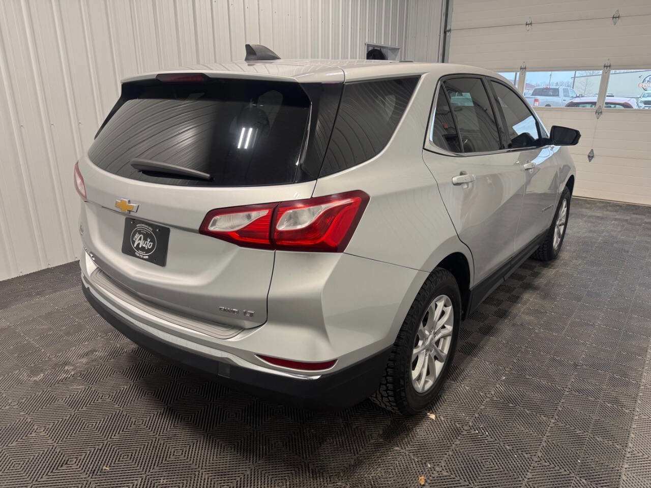Used 2018 Chevrolet Equinox LT image 3
