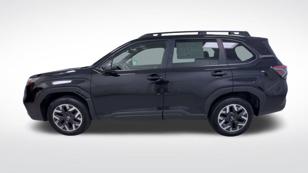 Used 2025 Subaru Forester Premium AWD/4WD image 5