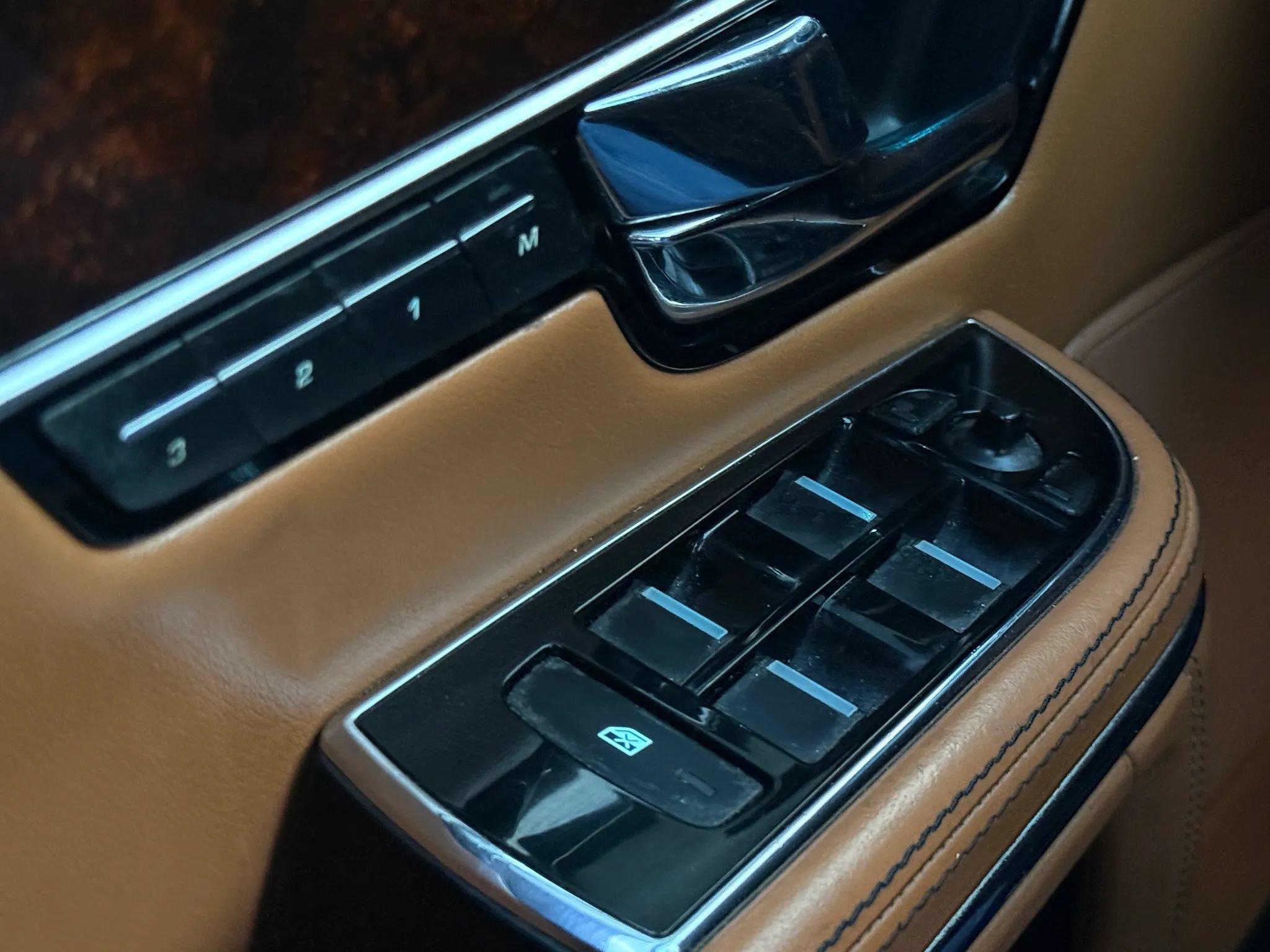 Used 2012 Jaguar XJ L RWD image 23