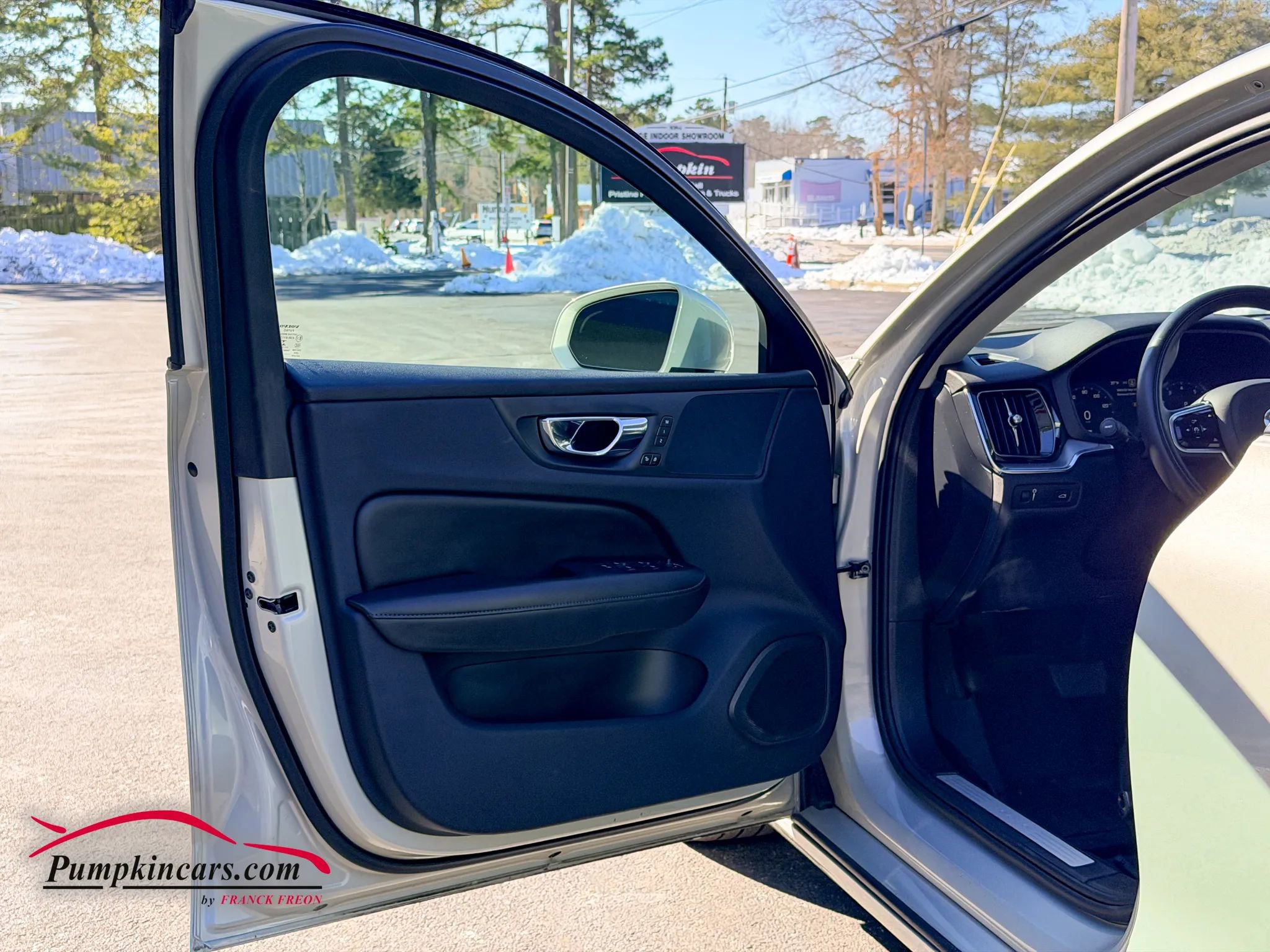 Used 2020 Volvo S60 T5 Momentum image 22