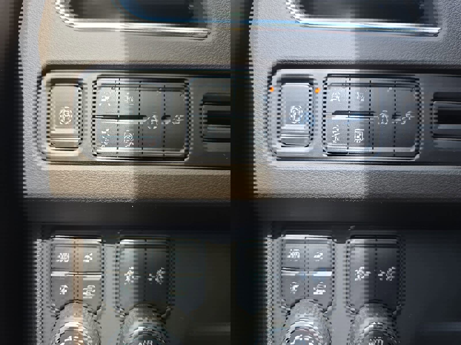 Used 2022 Chevrolet Suburban LT w/ Luxury Package image 24