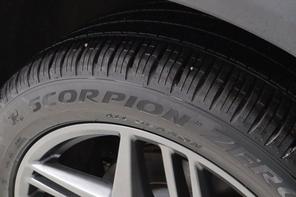 Certified 2025 Ford Explorer ST-Line w/ Premium Package image 17