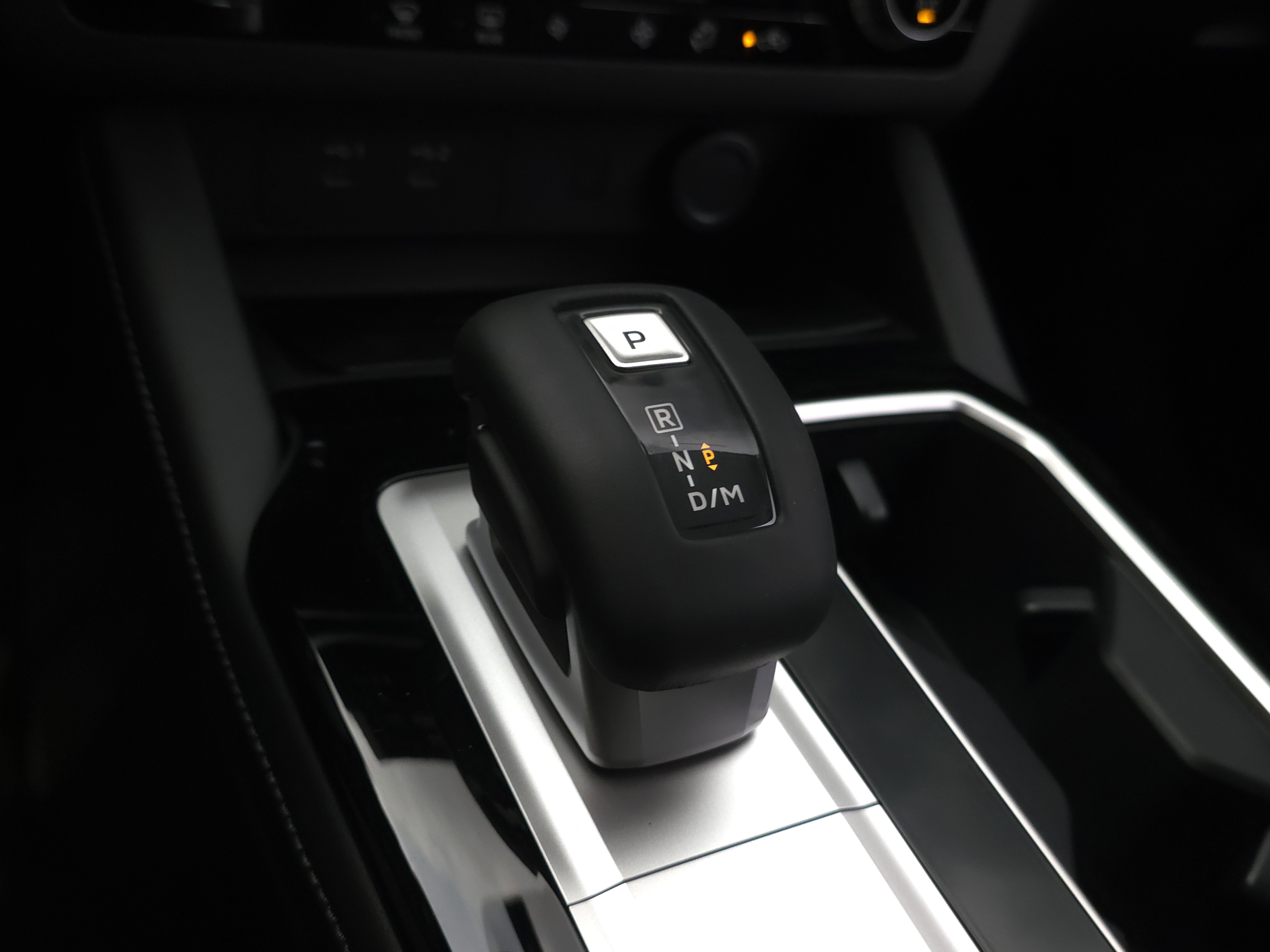 New 2025 Mitsubishi Outlander SE image 18